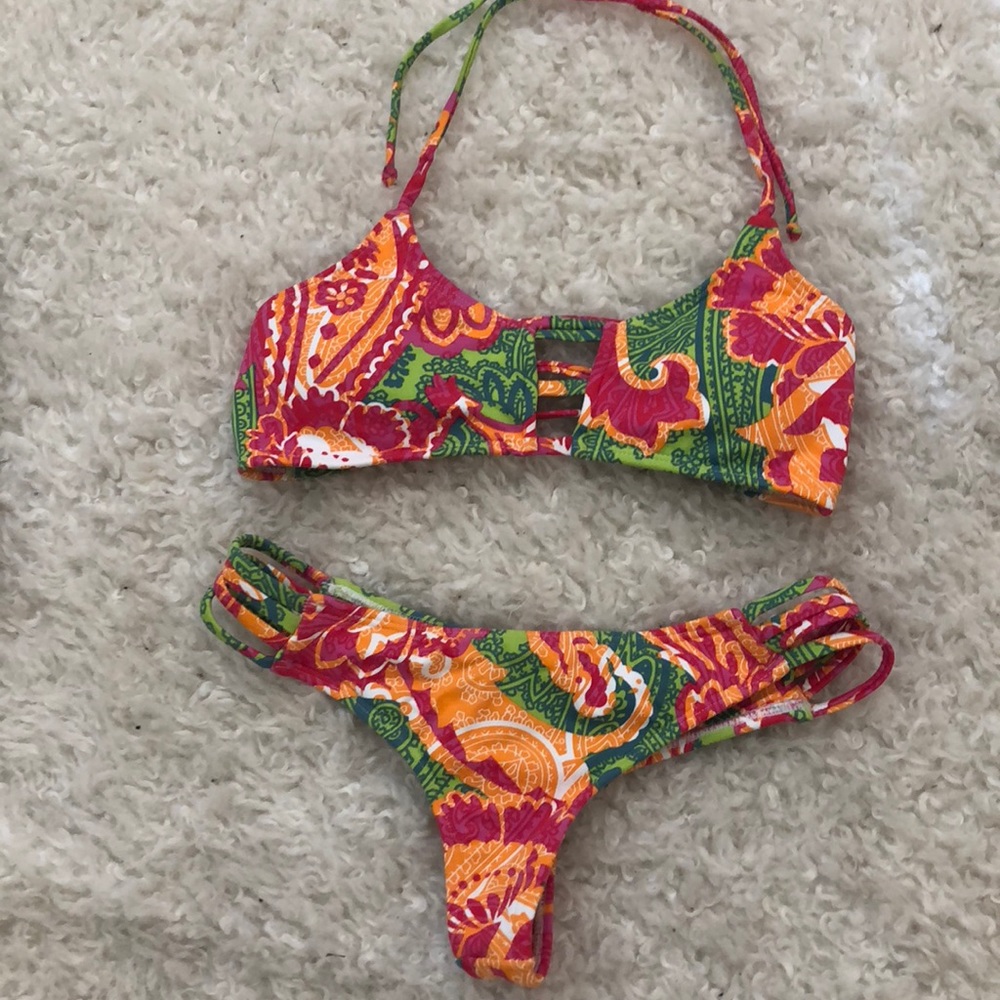 Midori bikini, s
